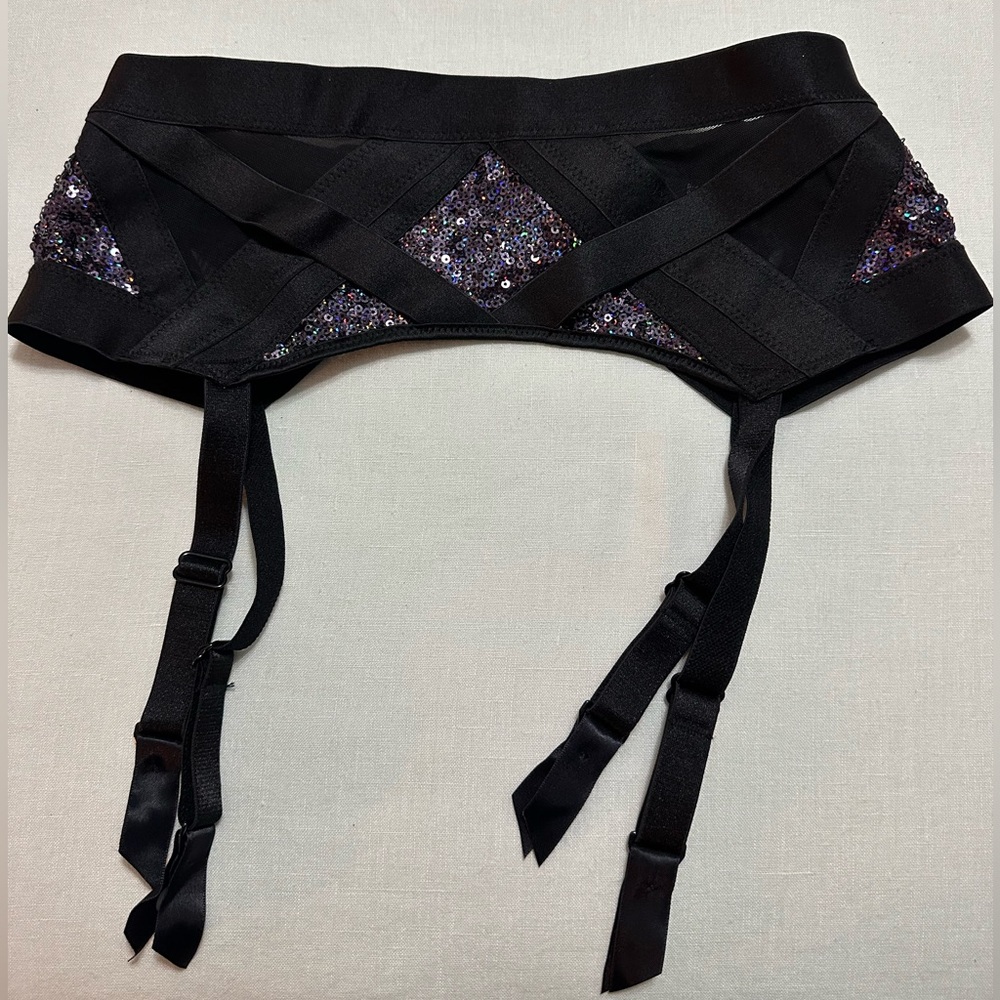VS fashion show garter belt- XS